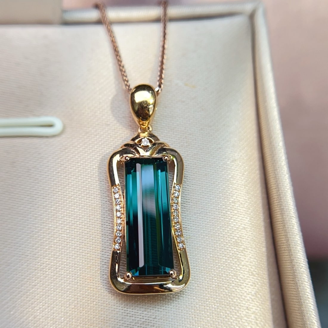 14k Gold 4.86 Ctw Natural Tourmaline & Diamond Pendant( Without Chain ): Ref:231162433 // gold content:14k gold // main gemstone:tourmaline // shape:octagonal // carat weight:4. 8ct // color:blue // treatment:natural // // adjacent gemstone 2 : diamond // number of stones: