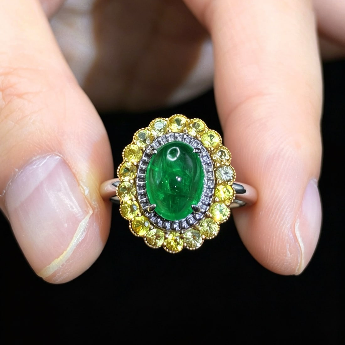 14k Gold 2.56 Ctw Vivid Green Natural Emerald & Sapphire Ring: Ref:231162441 // gold content:14k gold // ring size:7. 25us // // main gemstone:emerald // shape:oval // carat weight:1. 61ct // color:vivid green // treatment:natural // // adjacent gemstone 2 : sapp