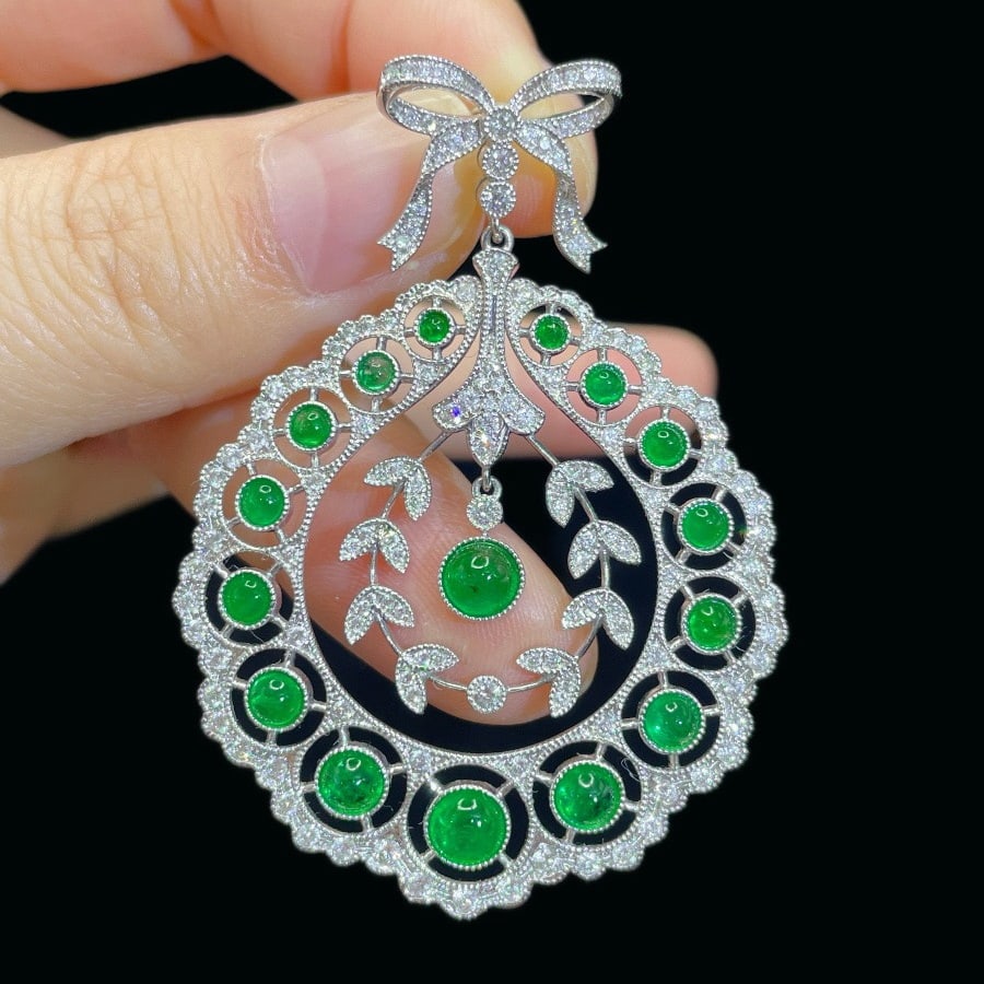14k Gold 4.00 Ctw Natural Emerald & Diamond Pendant( Without Chain ): Ref:231162449 // gold content:14k gold // main gemstone:emerald // shape:round // carat weight:2. 75ct // color:green // treatment:natural // cut grade:g // // adjacent gemstone 2 : diamond // shape:r