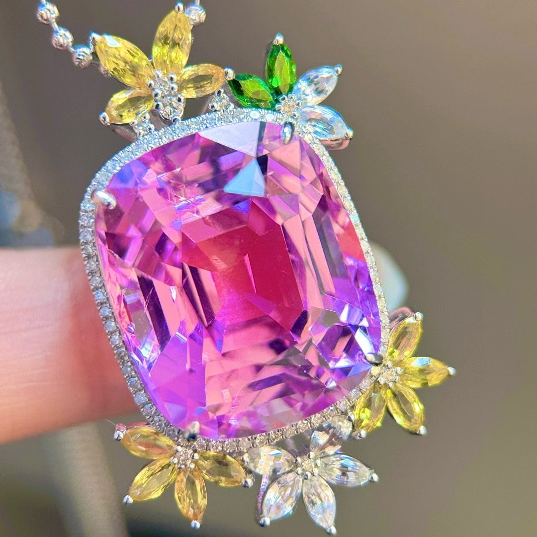 14k Gold 37.32 Ctw Natural Kunzite & Coloured Gemstone Pendant( Without Chain ): Ref:231163016 // gold content:14k gold // main gemstone:kunzite // shape:cushion // carat weight:34. 50ct // color:pinkish purple // treatment:natural // // adjacent gemstone 2 : coloured gemstone // 