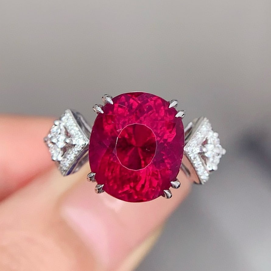 14k Gold 6.5 Ct Natural Tourmaline & Diamond Ring: Ref:231163018 // gold content:14k gold // ring size:7. 25us // // main gemstone:tourmaline // shape:oval // carat weight:6. 5ct // color:red // treatment:natural // // adjacent gemstone 2 : diamond //