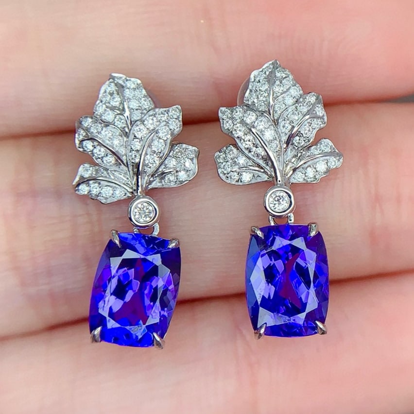 14k Gold 3.38 Ct Natural Tanzanite & Diamond Earrings: Ref:231163019 // gold content:14k gold // main gemstone:tanzanite // shape:cushion // carat weight:3. 38ct // color:blue // treatment:natural // // adjacent gemstone 2 : diamond // shape:round // clar