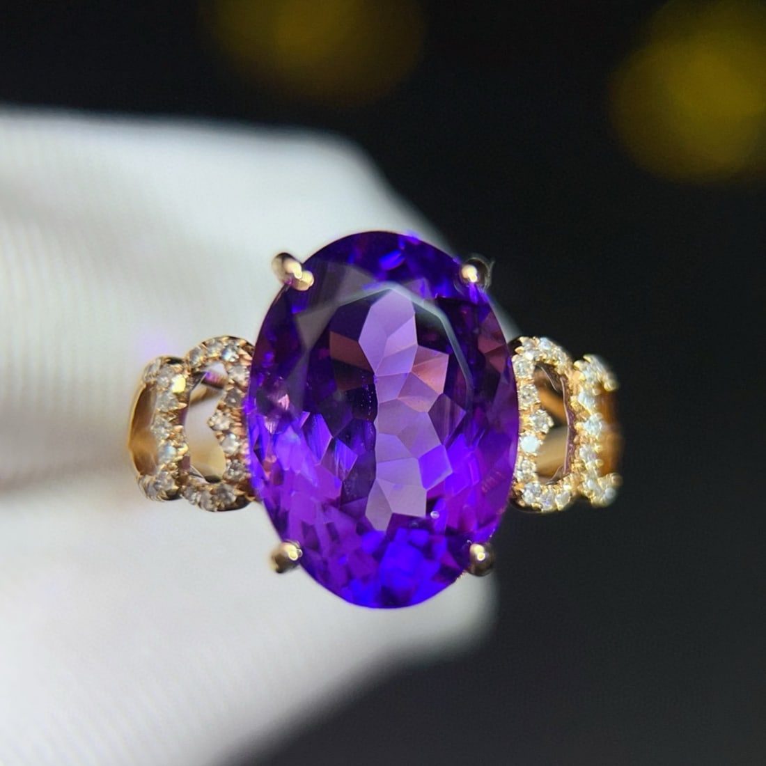 14k Gold 6.00 Ct Natural Amethyst & Diamond Ring: Ref:231163025 // gold content:14k gold // ring size:7. 25us // // main gemstone:amethyst // shape:oval // carat weight:6. 00ct // color:purple // treatment:natural // // adjacent gemstone 2 : diamond