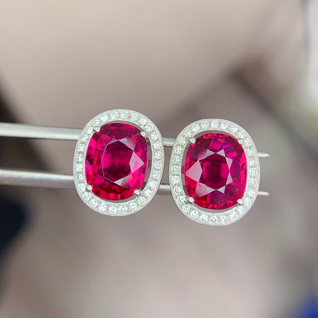 14k Gold 4.5 Ct Natural Tourmaline & Diamond Earrings: Ref:231163066 // gold content:14k gold // main gemstone:tourmaline // shape:oval // carat weight:4. 5ct // color:rubellite // treatment:natural // // adjacent gemstone 2 : diamond // shape:round //