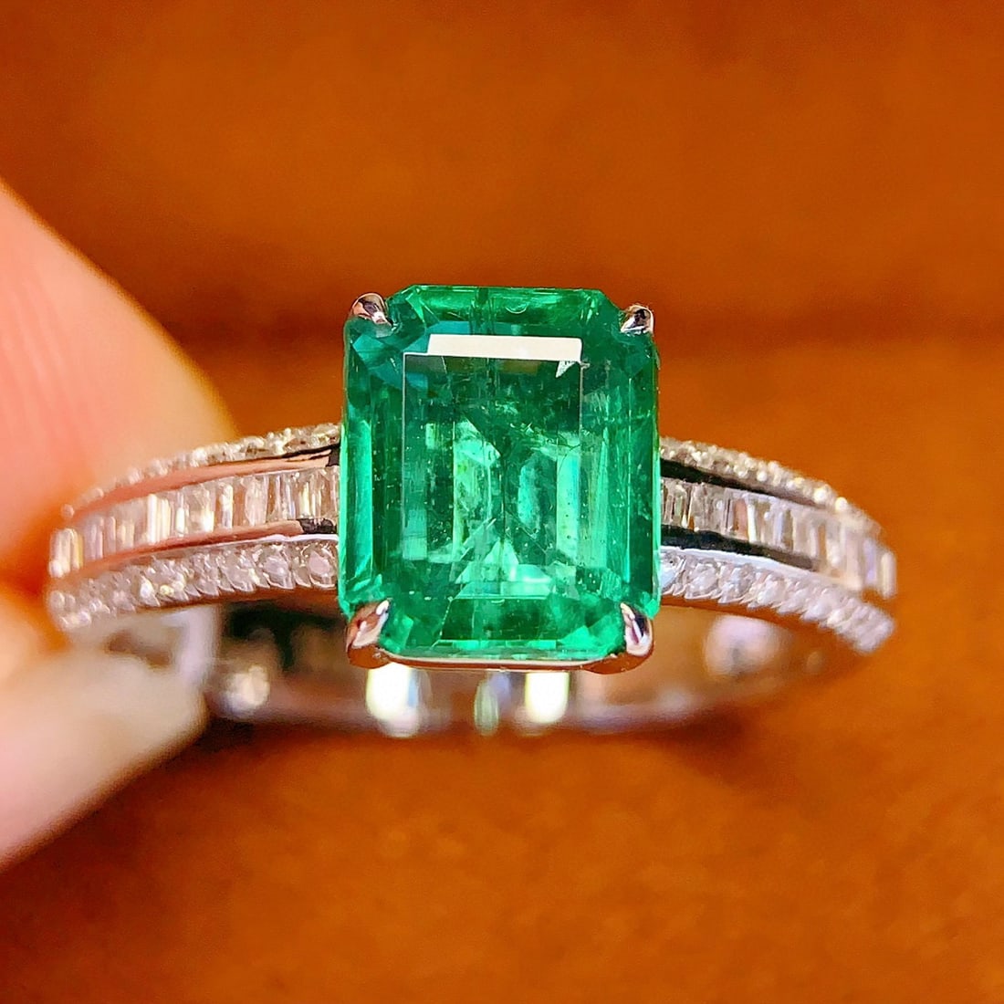 14k Gold 1.75 Ct Natural Emerald & Diamond Ring - 2