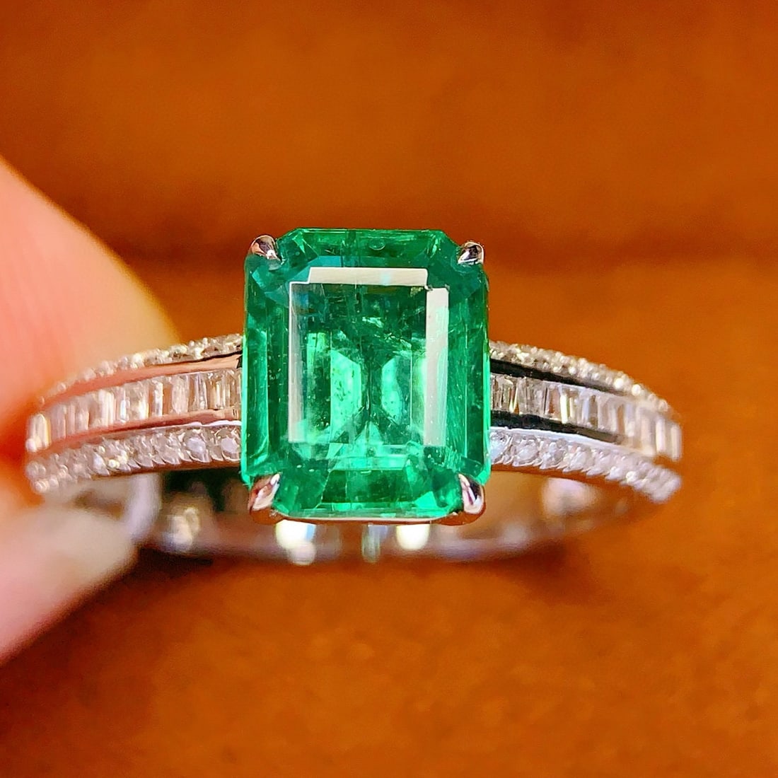 14k Gold 1.75 Ct Natural Emerald & Diamond Ring - 4