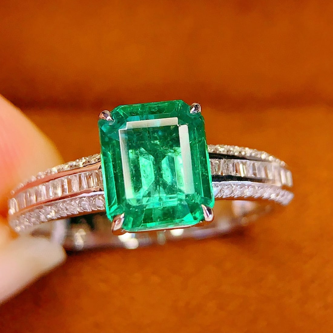 14k Gold 1.75 Ct Natural Emerald & Diamond Ring - 5