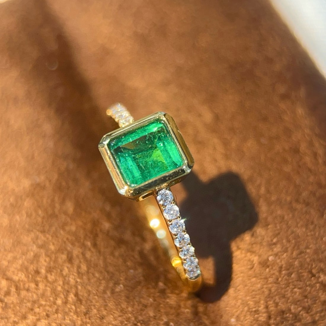 14k Gold 0.88 Ctw Natural Emerald & Diamond Ring - 3