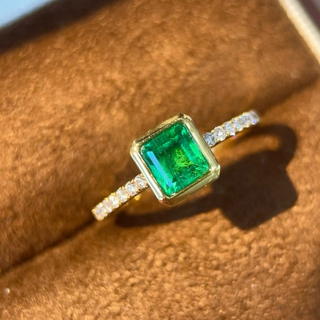 14k Gold 0.88 Ctw Natural Emerald & Diamond Ring - 4