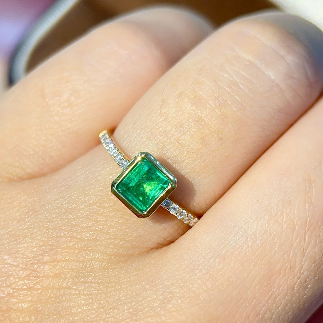 14k Gold 0.88 Ctw Natural Emerald & Diamond Ring - 5