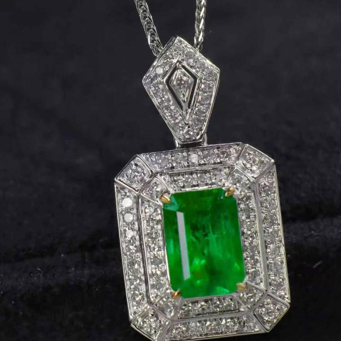 14k Gold 1.46 Ctw Natural Emerald & Diamond Pendant( Without Chain ): Ref:231163130 // gold content:14k gold // main gemstone:emerald // shape:octagonal // carat weight:1. 17ct // color:green // treatment:natural // // adjacent gemstone 2 : diamond // shape:round //