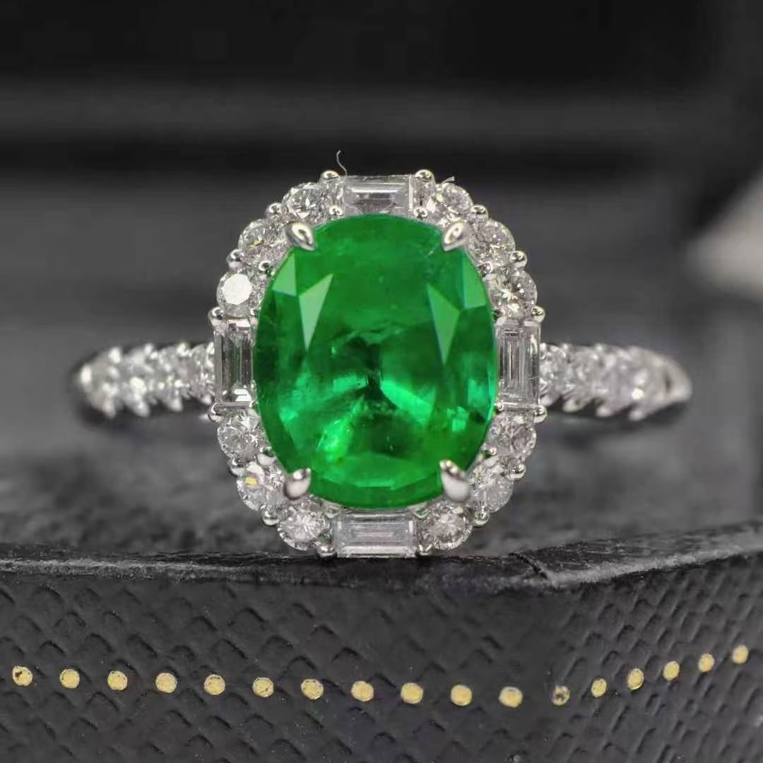14k Gold 2.44 Ctw Natural Emerald & Diamond Ring: Ref:231163131 // gold content:14k gold // ring size:7. 25us // // main gemstone:emerald // shape:oval // carat weight:2. 00ct // color:green // treatment:natural // // adjacent gemstone 2 : diamond //
