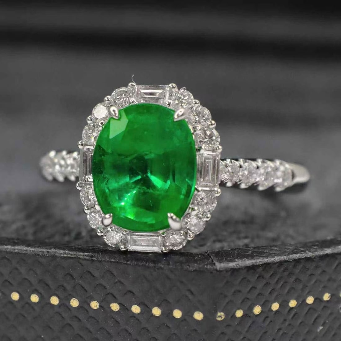 14k Gold 2.44 Ctw Natural Emerald & Diamond Ring - 3