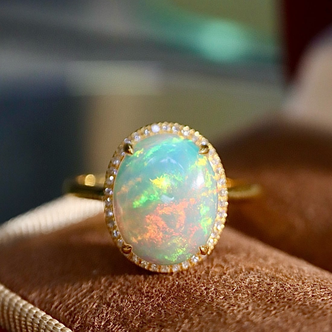 14k Gold 2.21 Ctw Natural Opal & Diamond Ring: Ref:231163132 // gold content:14k gold // ring size:7. 25us // // main gemstone:opal // shape:oval // carat weight:2. 1ct // color:color // treatment:natural // // adjacent gemstone 2 : diamond // sha