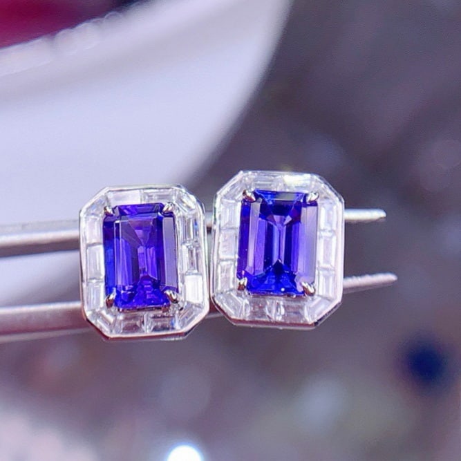 14k Gold 3.14 Ctw Natural Tanzanite & Diamond Earrings: Ref:231163155 // gold content:14k gold // main gemstone:tanzanite // shape:octagonal // carat weight:2. 5ct // color:blue // treatment:natural // // adjacent gemstone 2 : diamond // shape:other //