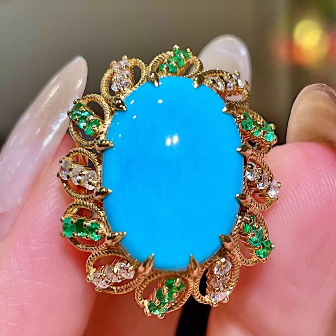 14k Gold 9.28 Ctw Natural Blue Turquoise & Emerald Ring: Ref:231163156 // gold content:14k gold // ring size:7. 25us // // main gemstone:blue turquoise // shape:oval // carat weight:8. 82ct // color:blue // treatment:natural // // adjacent gemstone 2 : emer