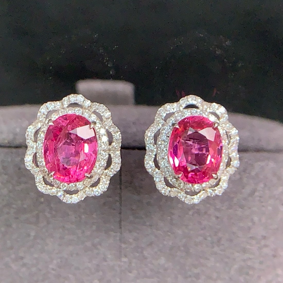 14k Gold 1.81 Ct Natural Spinel & Diamond Earrings: Ref:231163173 // gold content:14k gold // main gemstone:spinel // shape:oval // carat weight:1. 81ct // color:pink // treatment:natural // // adjacent gemstone 2 : diamond // shape:round // clarity