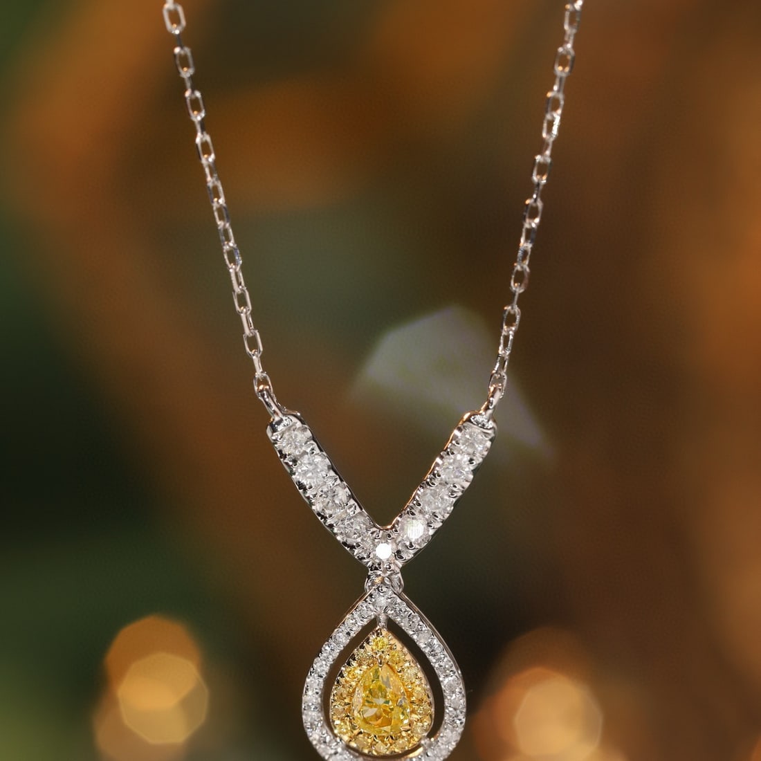 14k Gold 0.5 Ct Natural Color Diamond Necklace: Ref:231163186 // gold content:14k gold // main gemstone:color diamond // shape:multiple // carat weight:0. 5ct // clarity grade:vs-si // color:color // treatment:natural // High Estimate: 3100 Low