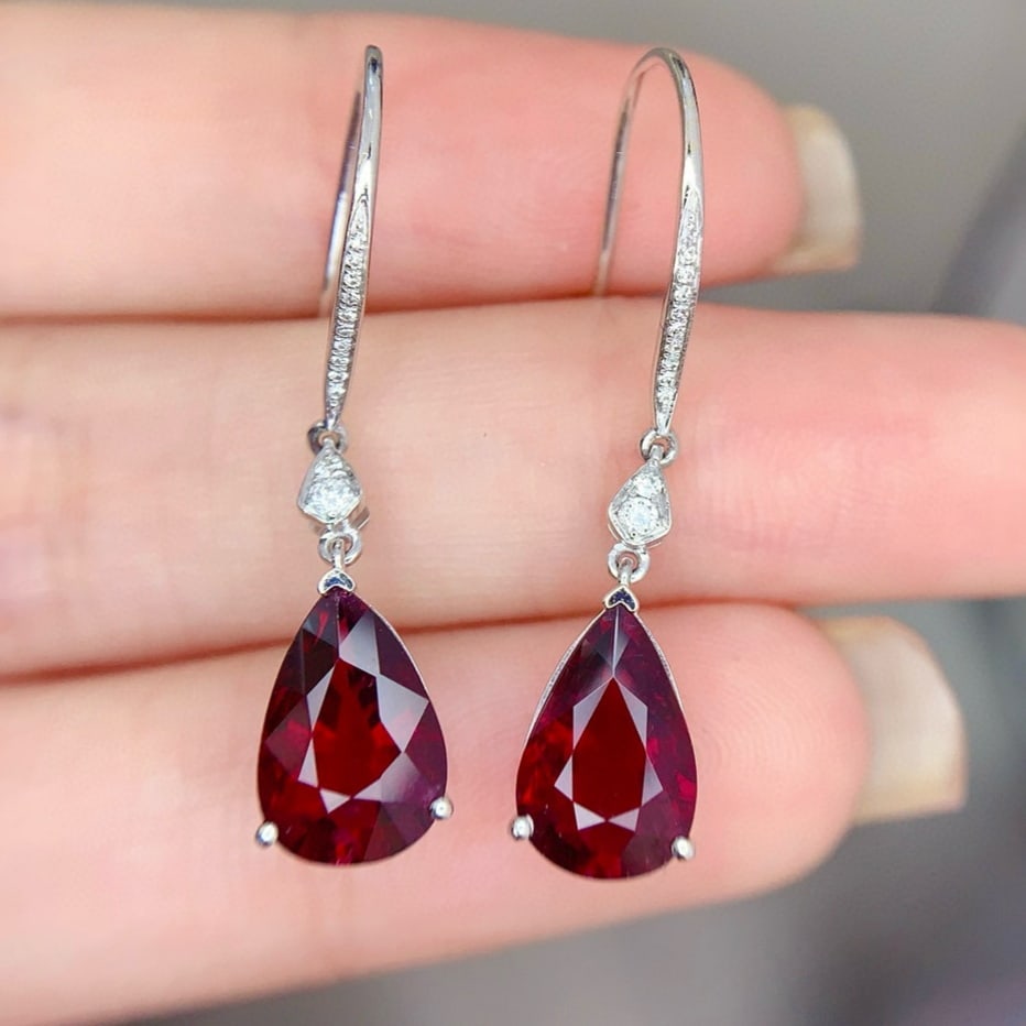 14k Gold 4.8 Ct Natural Tourmaline & Diamond Earrings: Ref:231163205 // gold content:14k gold // main gemstone:tourmaline // shape:pear // carat weight:4. 8ct // color:red // treatment:natural // // adjacent gemstone 2 : diamond // shape:round // clarity