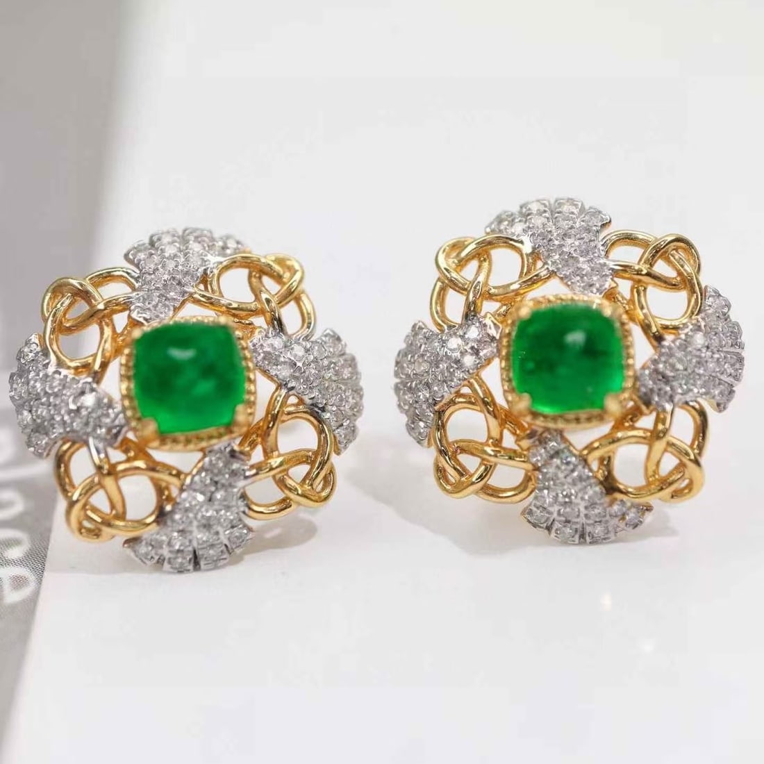 14k Gold 1.86 Ctw Natural Emerald & Diamond Earrings: Ref:231163224 // gold content:14k gold // main gemstone:emerald // shape:sugar-loaf // carat weight:1. 5ct // color:green // treatment:natural // // adjacent gemstone 2 : diamond // shape:round //