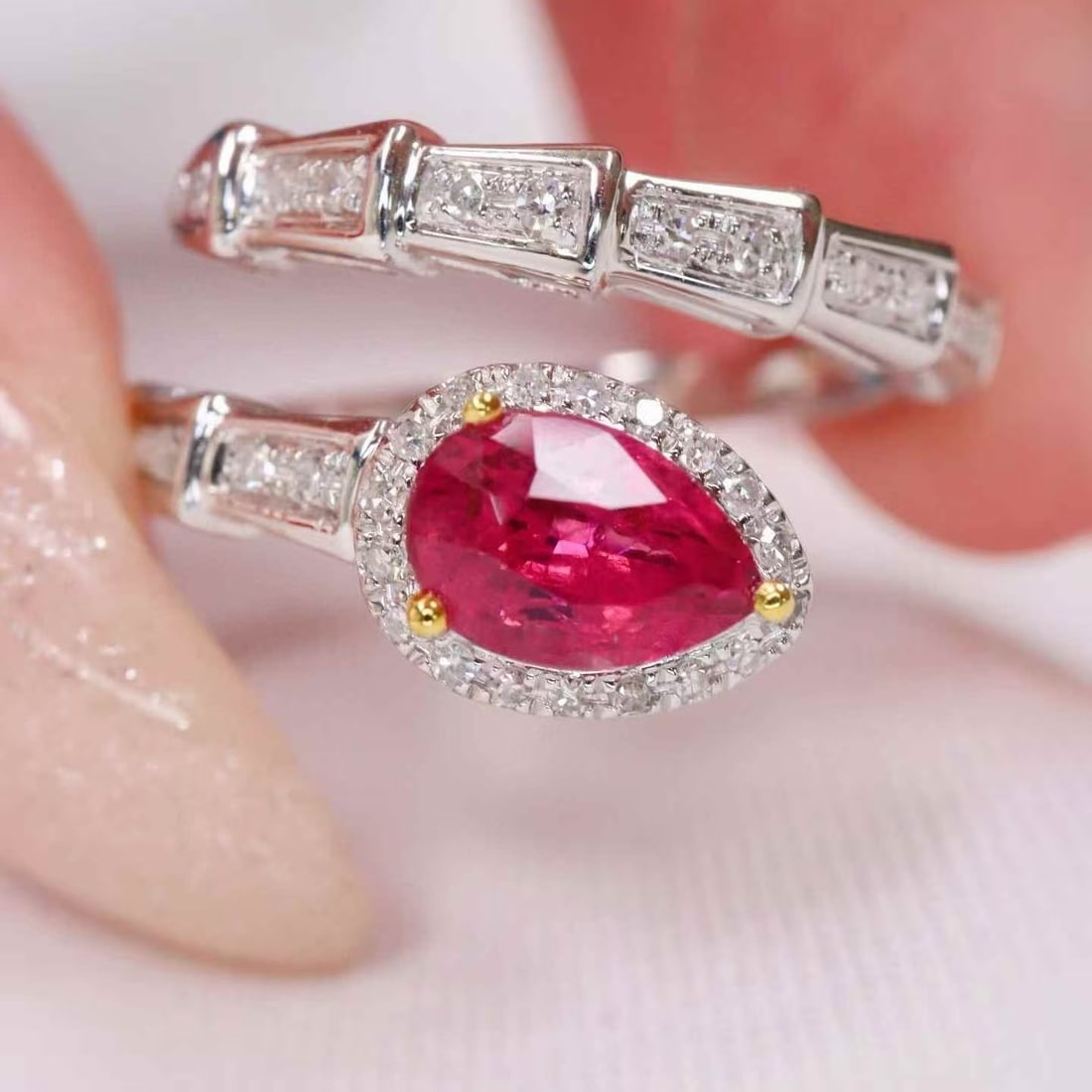 14k Gold 1.30 Ctw Natural Spinel & Diamond Ring: Ref:231163225 // gold content:14k gold // ring size:7. 25us // // main gemstone:spinel // shape:pear // carat weight:1. 1ct // color:hot pink // treatment:natural // // adjacent gemstone 2 : diamond