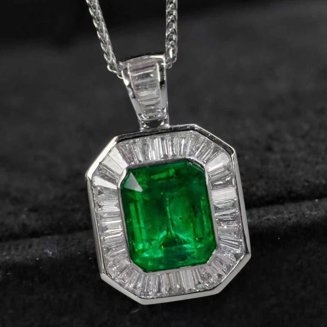 14k Gold 1.60 Ctw Natural Emerald & Diamond Pendant( Without Chain ) - 2