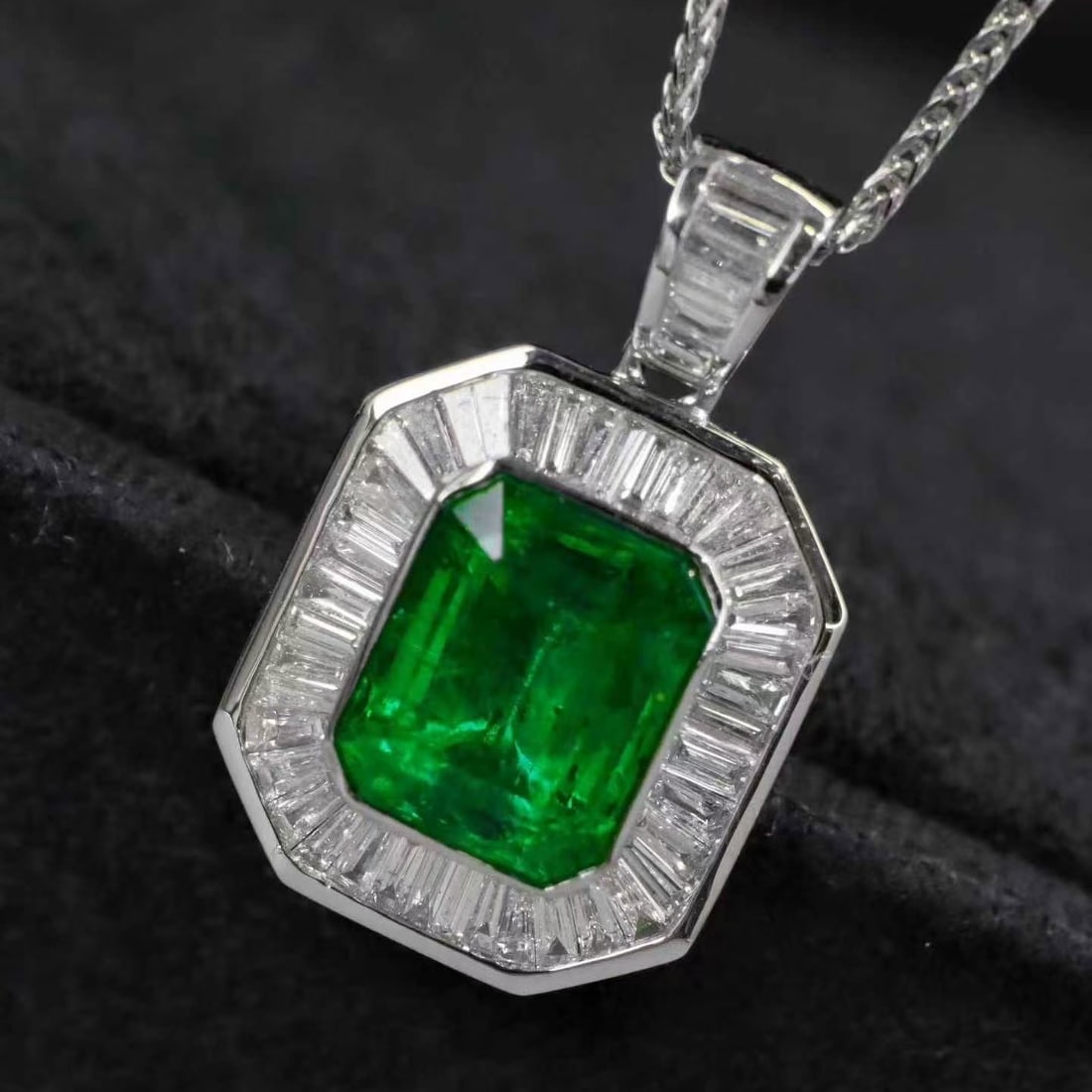 14k Gold 1.60 Ctw Natural Emerald & Diamond Pendant( Without Chain ) - 4