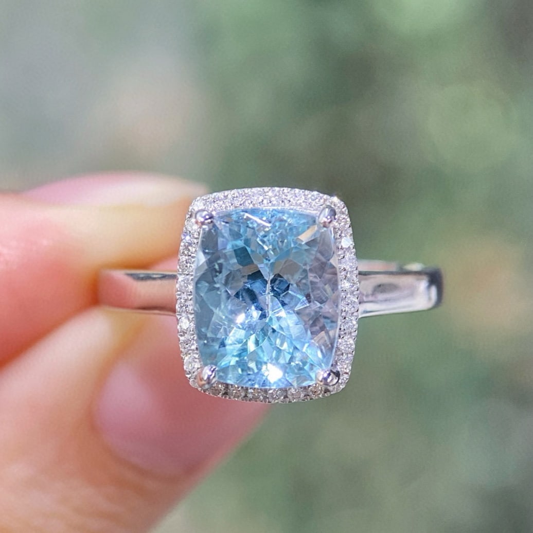 14k Gold 6.16 Ctw Natural Aquamarine & Diamond Ring: Ref:231163260 // gold content:14k gold // ring size:7. 25us // // main gemstone:aquamarine // shape:cushion // carat weight:6. 00ct // color:blue // treatment:natural // // adjacent gemstone 2 :