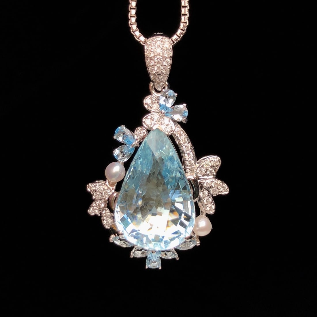14k Gold 5.75 Ctw Natural Aquamarine & Diamond Pendant( Without Chain ): Ref:231164016 // gold content:14k gold // main gemstone:aquamarine // shape:pear // carat weight:5. 55ct // color:blue // treatment:natural // // adjacent gemstone 2 : diamond // shape:round // carat 