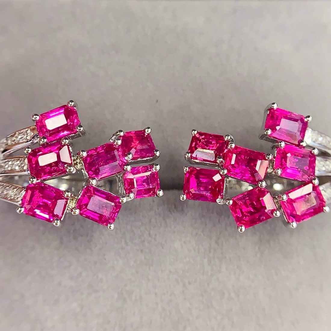 14k Gold 4.07 Ct Natural Ruby & Diamond Earrings: Ref:231164020 // gold content:14k gold // main gemstone:ruby // shape:octagonal // carat weight:4. 07ct // color:red // treatment:natural // // adjacent gemstone 2 : diamond // number of stones:30 // 