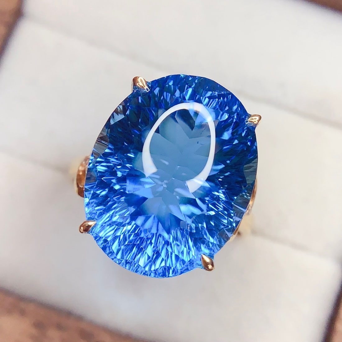 14k Gold 19 Ct Natural Topaz & Diamond Ring: Ref:231164021 // gold content:14k gold // ring size:7. 25us // // main gemstone:topaz // shape:oval // carat weight:19ct // color:blue // treatment:natural // // adjacent gemstone 2 : diamond //