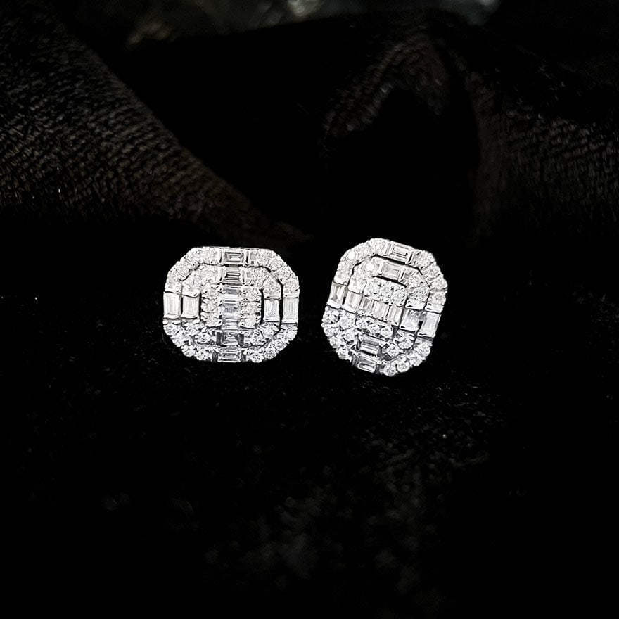 14k Gold 0.76 Ct Natural H Diamond Earrings: Ref:231164023 // gold content:14k gold // main gemstone:diamond // shape:multiple // carat weight:0. 76ct // clarity grade:vs-si // color:h // treatment:natural // Condition: New High Estimate: 5000