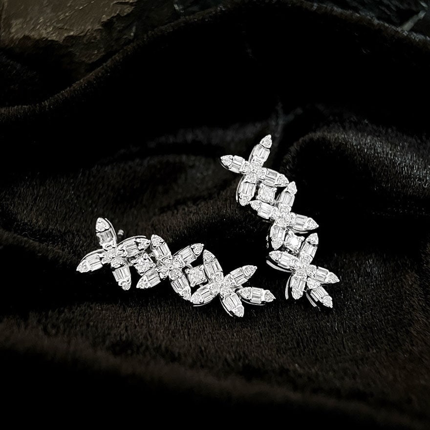 14k Gold 1.1 Ct Natural H Diamond Earrings: Ref:231164026 // gold content:14k gold // main gemstone:diamond // shape:multiple // carat weight:1. 1ct // clarity grade:vs-si // color:h // treatment:natural // Low Estimate: 5700 Condition: New