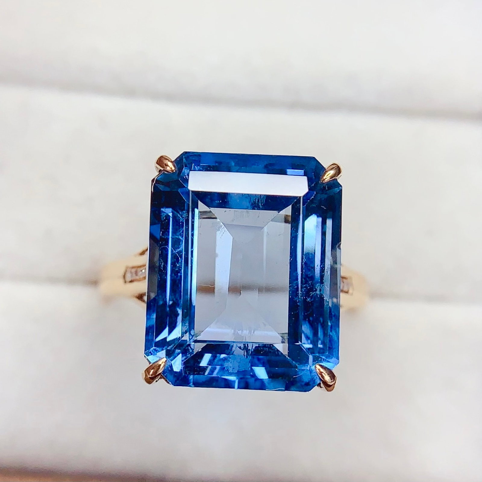 14k Gold 10.9 Ct Natural Topaz & Diamond Ring - 4