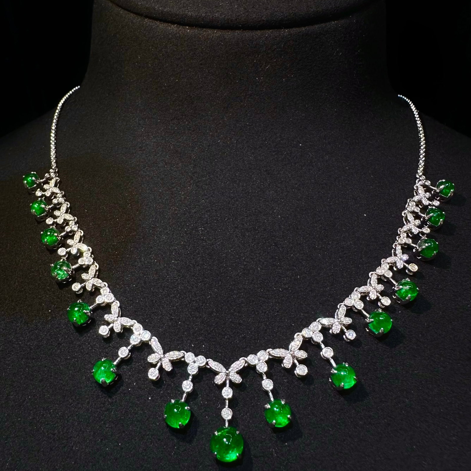 14k Gold 6.0 Ctw Vivid Green Natural Emerald & Diamond Necklace (1 of 5)