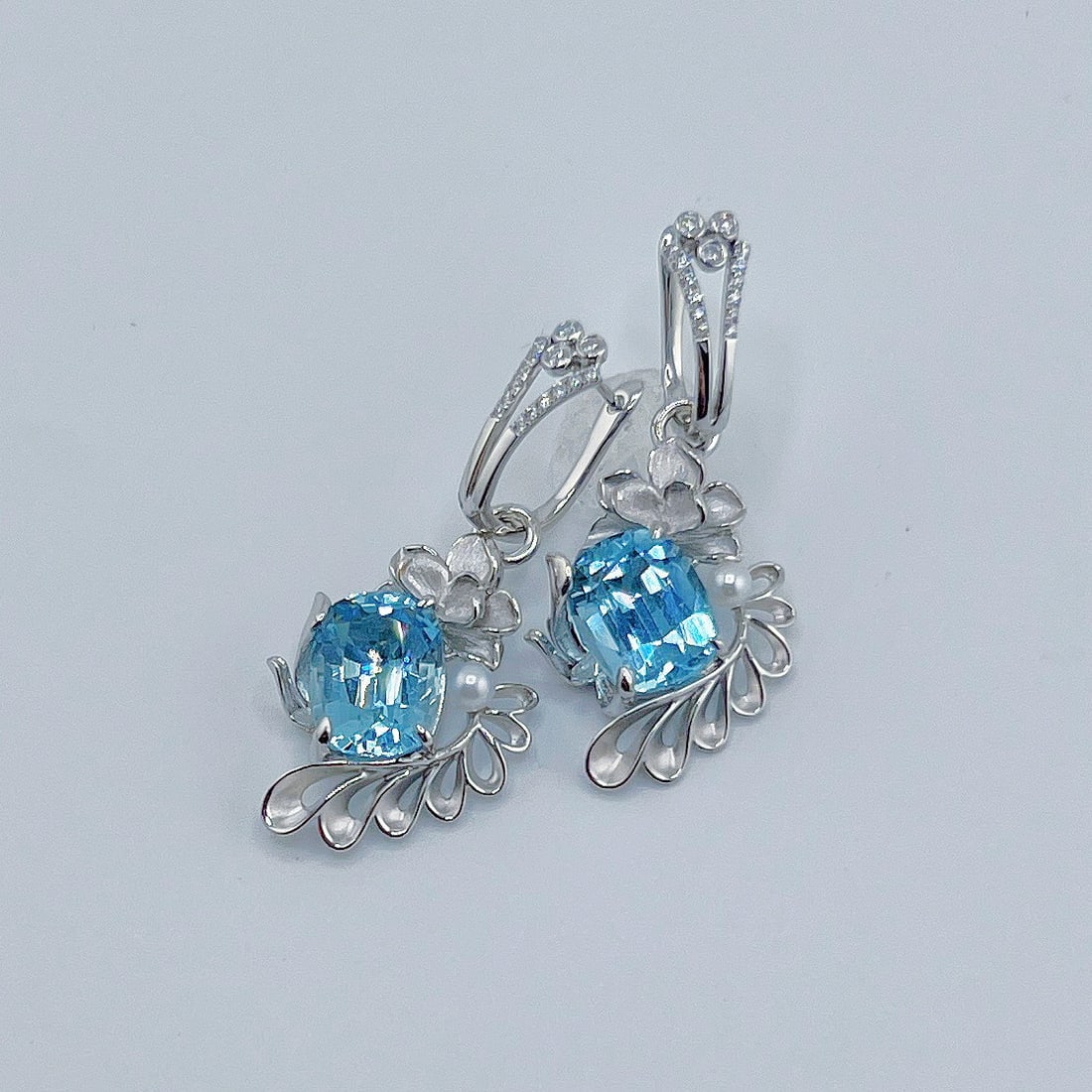 14k Gold 6.40 Ctw Natural Aquamarine & Diamond Earrings: Ref:231164037 // gold content:14k gold // main gemstone:aquamarine // shape:cushion // carat weight:6. 27ct // color:blue // treatment:natural // // adjacent gemstone 2 : diamond // shape:round // car
