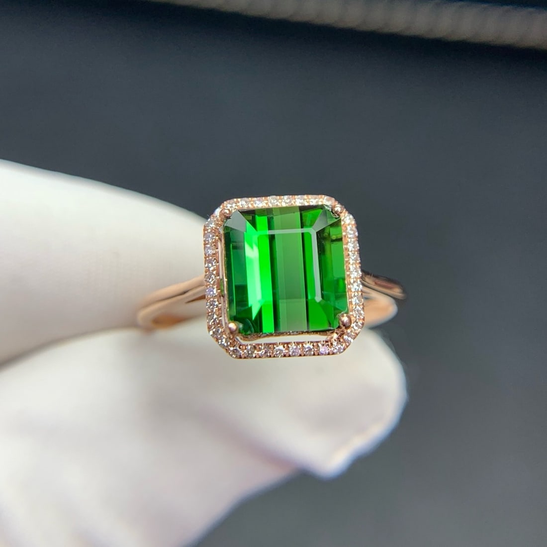 14k Gold 2.6 Ct Natural Tourmaline & Diamond Ring: Ref:231164044 // gold content:14k gold // ring size:7. 25us // // main gemstone:tourmaline // shape:octagonal // carat weight:2. 6ct // color:green // treatment:natural // // adjacent gemstone 2 :
