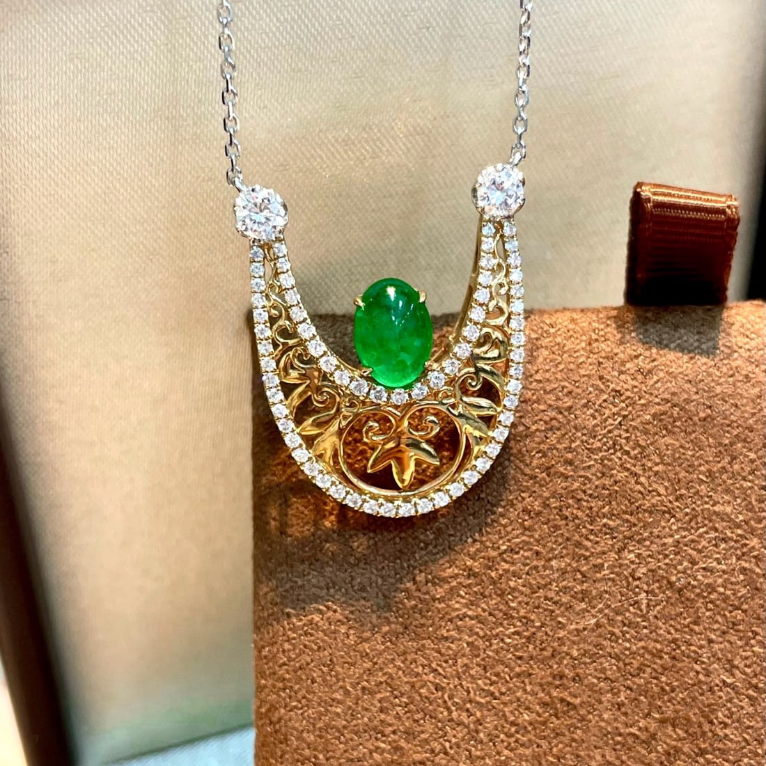 14k Gold 1.66 Ctw Vivid Green Natural Emerald & Diamond Necklace - 4