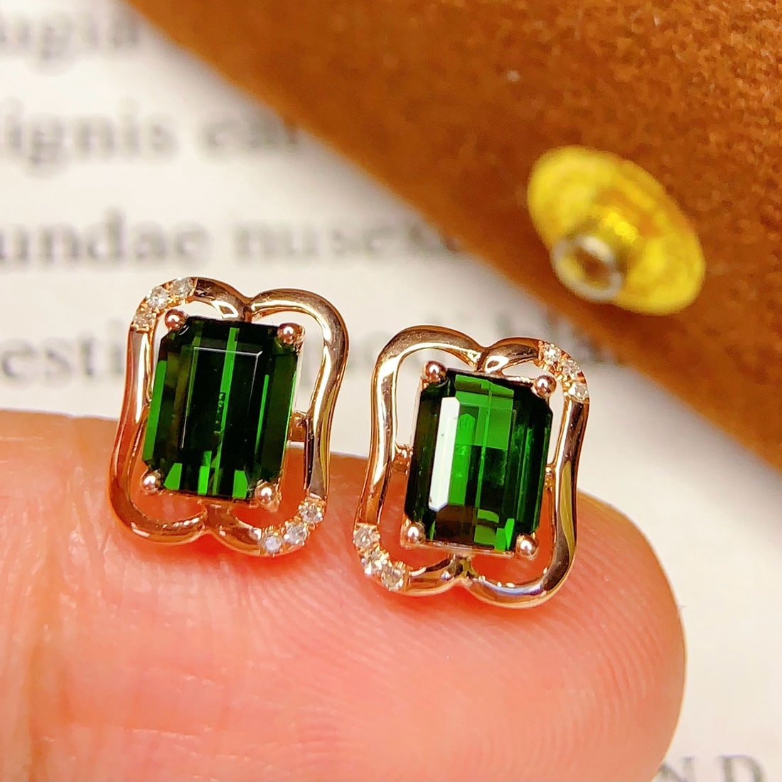 14k Gold 2.55 Ct Natural Tourmaline & Diamond Earrings: Ref:231164063 // gold content:14k gold // main gemstone:tourmaline // shape:octagonal // carat weight:2. 55ct // color:green // treatment:natural // // adjacent gemstone 2 : diamond // number of
