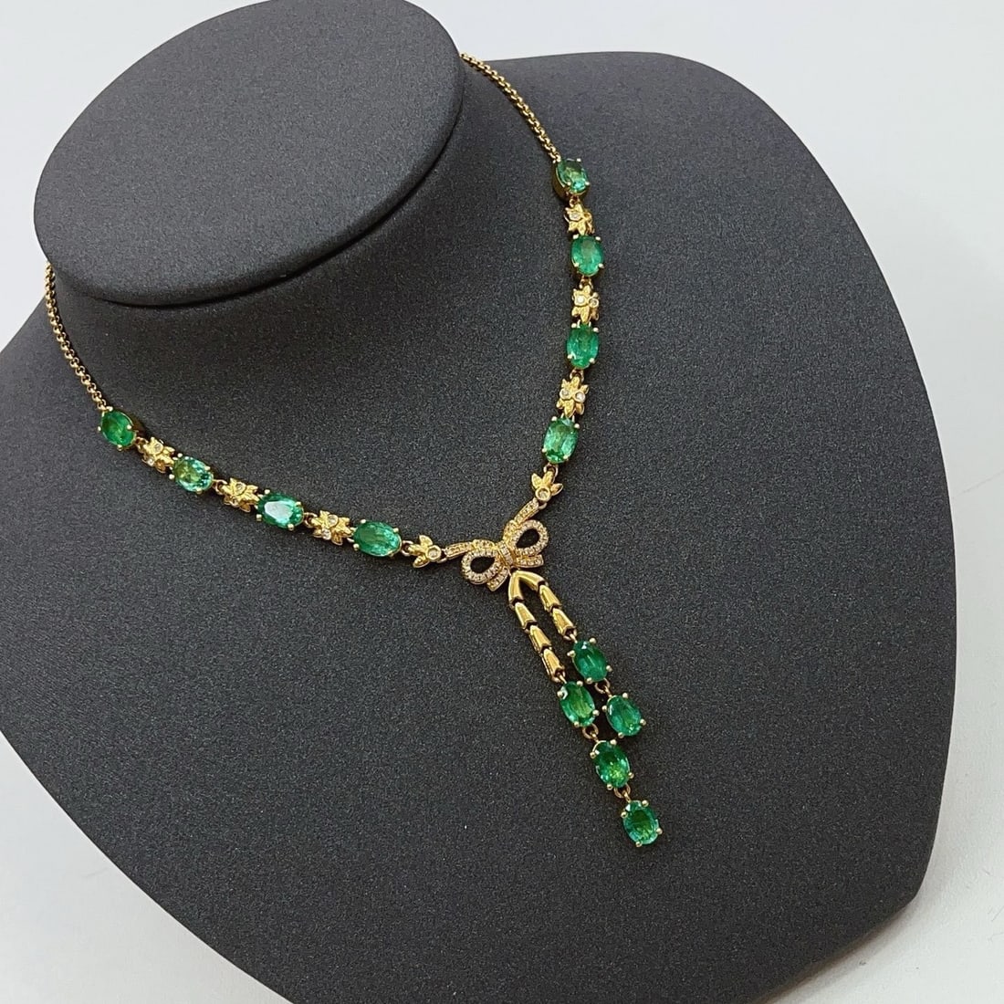 14k Gold 6.00 Ct Natural Emerald & Diamond & Sapphire Necklace - 2