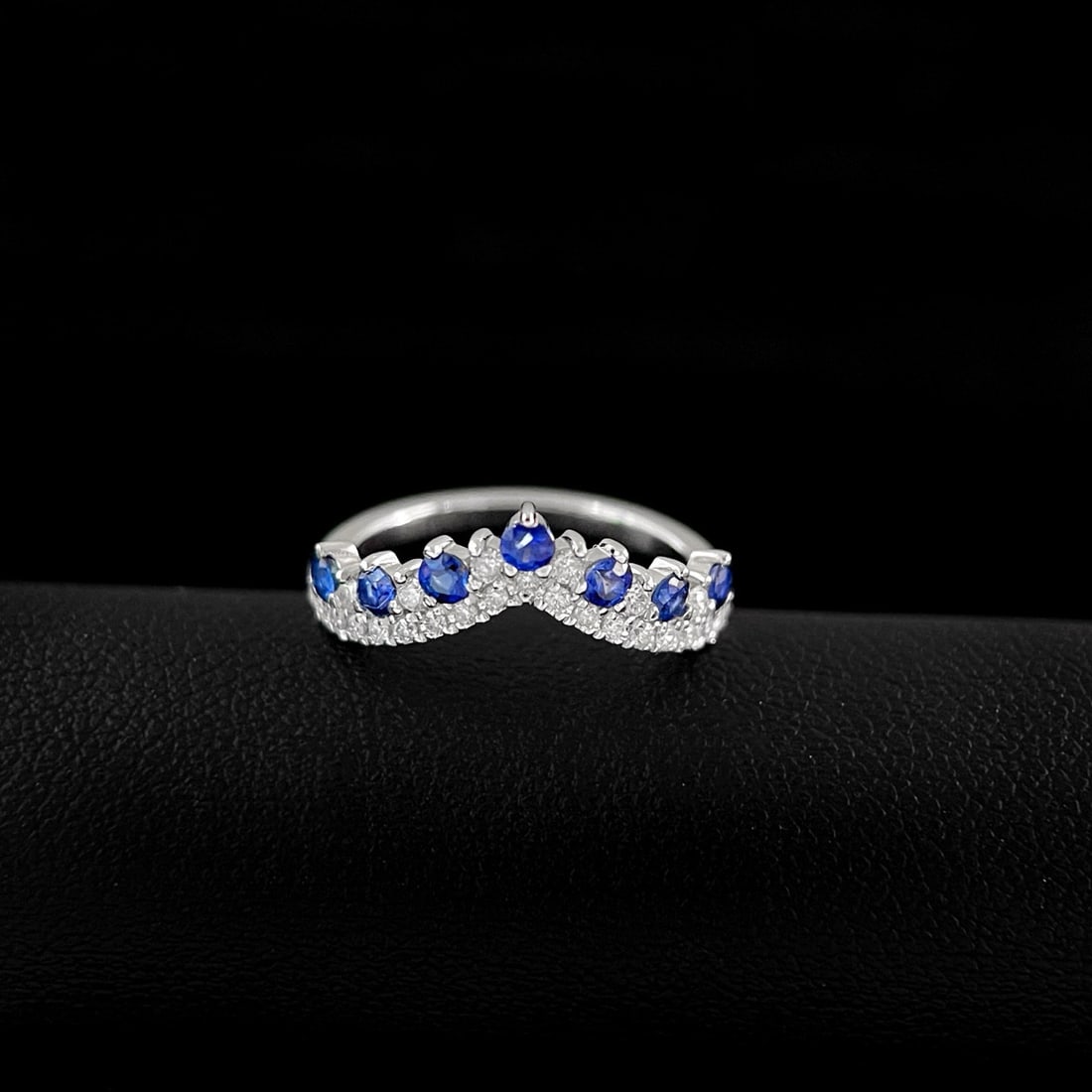 14k Gold 0.65 Ctw Natural Sapphire & Diamond Ring: Ref:231164074 // gold content:14k gold // ring size:7. 25us // // main gemstone:sapphire // shape:round // carat weight:0. 43ct // color:blue // treatment:natural // cut grade:g // // adjacent