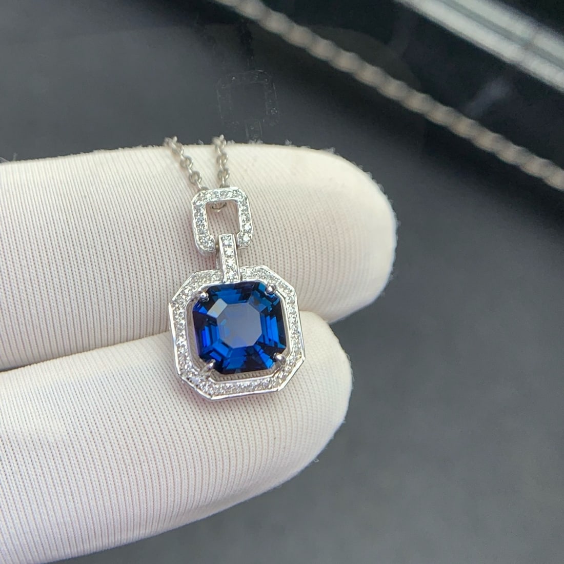 14k Gold 1.84 Ct Natural Sapphire & Diamond Pendant( Without Chain ): Ref:231164075 // gold content:14k gold // main gemstone:sapphire // shape:octagonal // carat weight:1. 84ct // color:blue // treatment:natural // // adjacent gemstone 2 : diamond // shape:round //