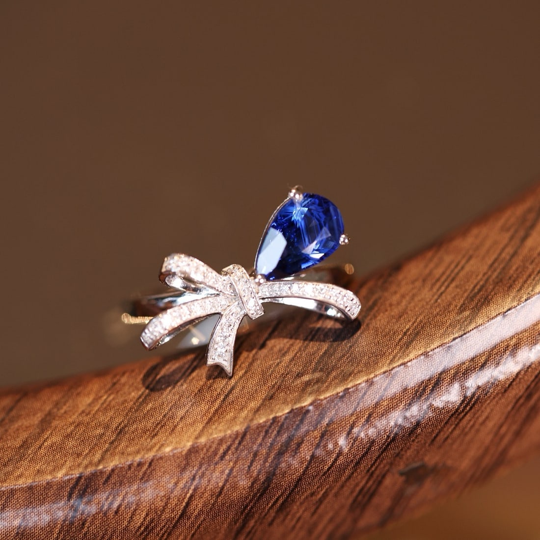 14k Gold 1.73 Ctw Natural Sapphire & Diamond Ring: Ref:231164095 // gold content:14k gold // ring size:7. 25us // // main gemstone:sapphire // shape:pear // carat weight:1. 58ct // color:blue // treatment:natural // // adjacent gemstone 2 : diamond