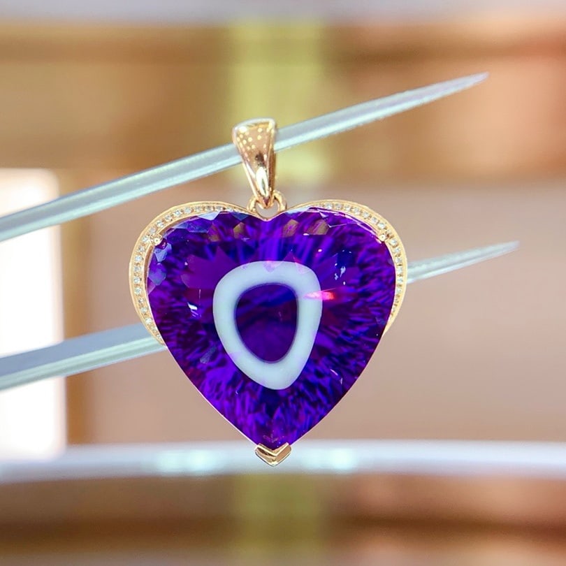 14k Gold 26.9 Ct Natural Amethyst & Diamond Pendant( Without Chain ): Ref:231164096 // gold content:14k gold // main gemstone:amethyst // shape:heart // carat weight:26. 9ct // color:purple // treatment:natural // // adjacent gemstone 2 : diamond // shape:round // clari
