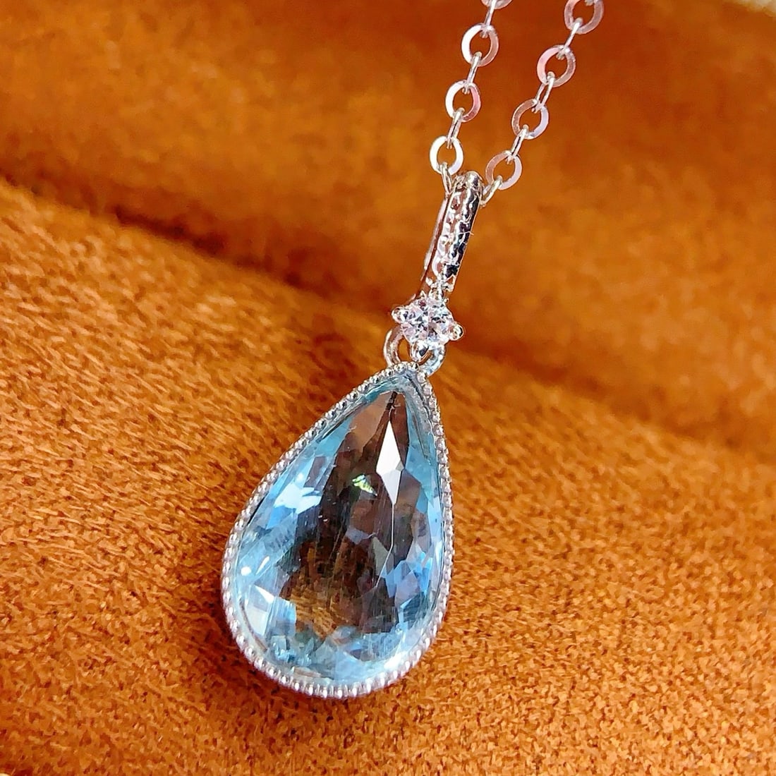 14k Gold 2.28 Ct Natural Aquamarine & Sapphire Pendant( Without Chain ): Ref:231164098 // gold content:14k gold // main gemstone:aquamarine // shape:pear // carat weight:2. 28ct // color:blue // treatment:natural // // adjacent gemstone 2 : sapphire // number of stones:1
