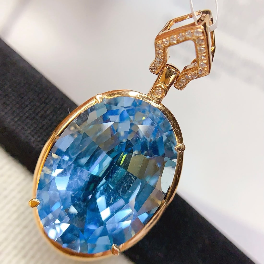 14k Gold 19.15 Ct Natural Topaz & Diamond Pendant( Without Chain ) - 4