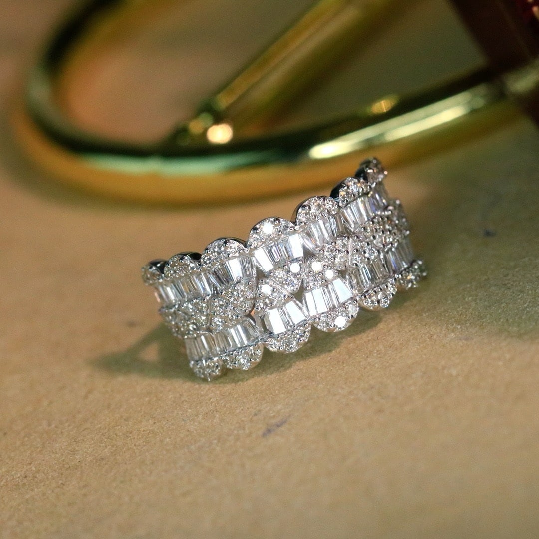 14k Gold 1.05 Ct Natural H Diamond Ring: Ref:231164112 // gold content:14k gold // ring size:7. 25us // // main gemstone:diamond // shape:multiple // carat weight:1. 05ct // clarity grade:vs-si // color:h // treatment:natural // Low Estimate