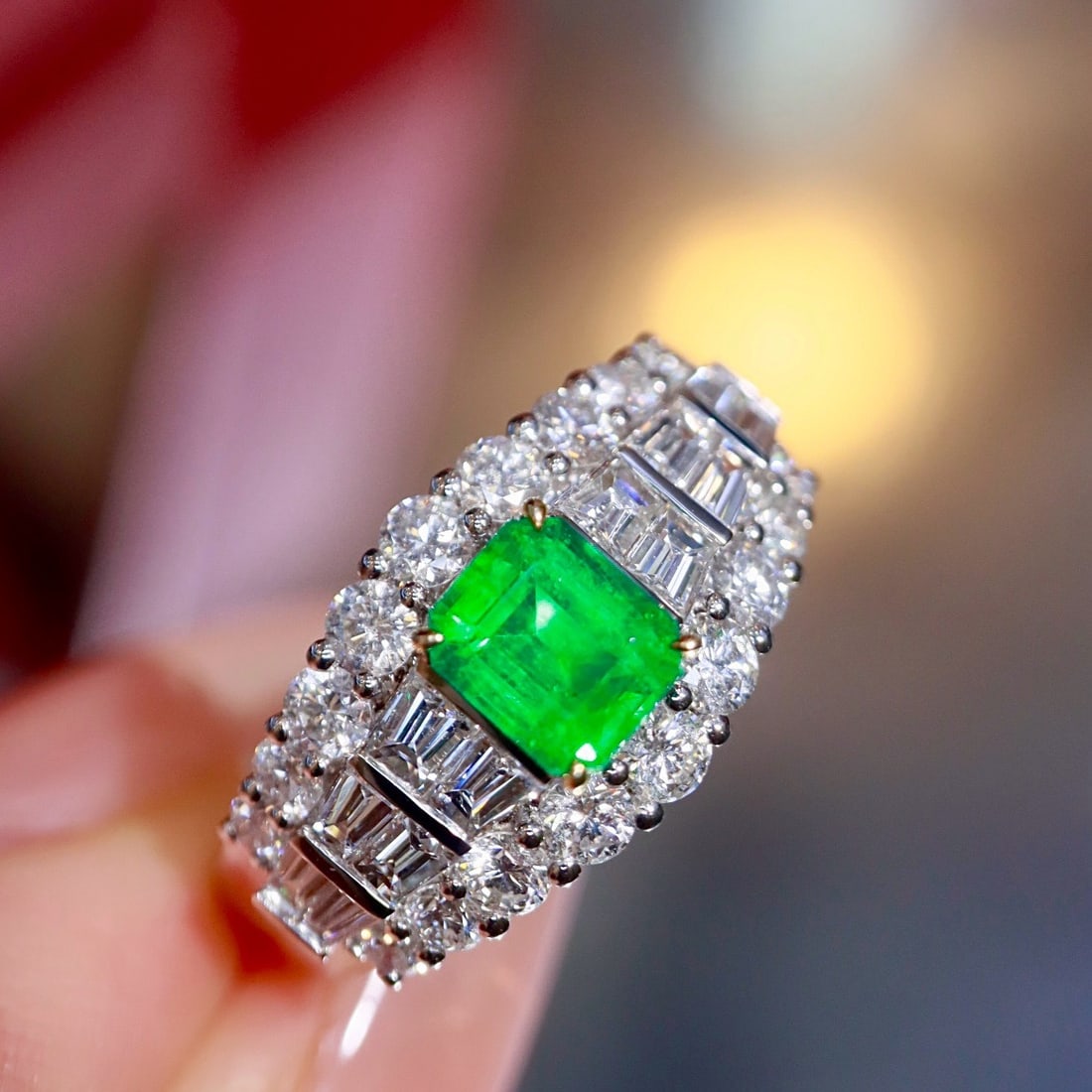 14k Gold 0.93 Ctw Vivid Green Natural Emerald & Diamond Ring - 3