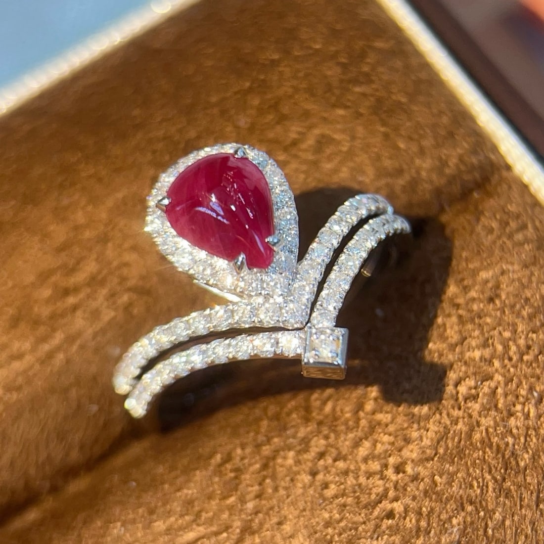 14k Gold 1.52 Ctw Natural Ruby & Diamond Ring: Ref:231164118 // gold content:14k gold // ring size:7. 25us // // main gemstone:ruby // shape:pear // carat weight:1. 07ct // color:red // treatment:natural // // adjacent gemstone 2 : diamond //