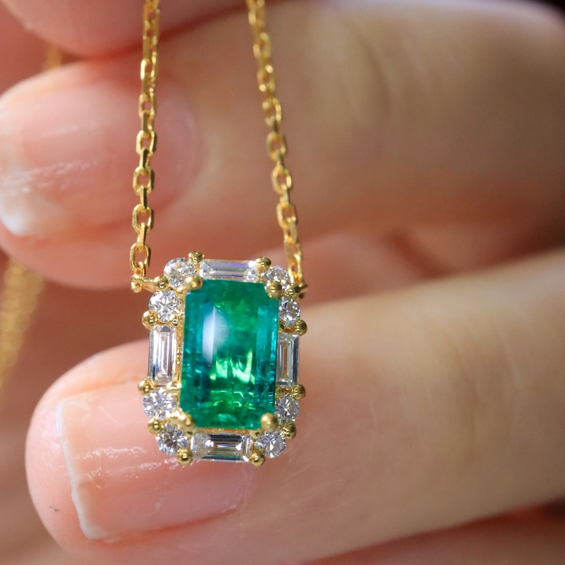 14k Gold 1.10 Ctw Natural Emerald & Diamond Necklace - 3